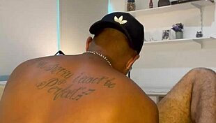 tulio hernandez and marcelo debian share a friendly pov moment with amateurs