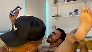 tulio hernandez and marcelo debian share a friendly pov moment with amateurs