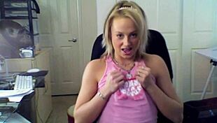 Nikki gets naughty, rubbing and fingering her pussy on cam!