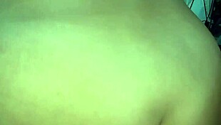 a loira arromba o cu profundo e gostoso.