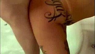 Aquele sexo real com creampie e peitos pequenos