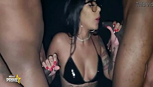 Watch Amanda Souza get fucked by Angolan cocks at Festaprime?