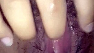 hot babe masturbates in siririca style