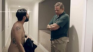 Татко експлоатира 18+ заварена дъщеря в див куколд сцена с пръсти. Не вярвам на тази фетиш игра! 😱