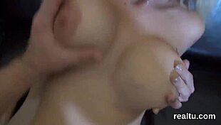 тази чешка тийнейджърка 18+ 18+ се съблазнява в търговския център и се чука в POV с огромен кур