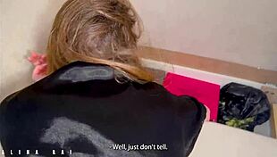 Wow, ich kanns nicht glauben, ich hab meine Stiefmutter mit großem Arsch im Sofa gefickt!