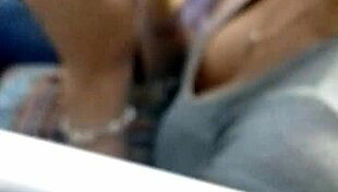 Hei, vrei să vezi țâțe mari săltând într-o călătorie sălbatică cu autobuzul? Hai să vedem!