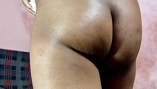 Tip amator primește altă șansă să-și dovedească abilitățile hardcore de futut. A făcut-o să squirt-eze peste tot!