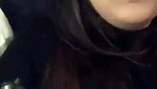 Bu sevimli üniversite kızı sıcak vücudumla ve dab vuruşla baştan çıkarıyor