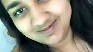 i'm this cute college babe teasing with my hot body and dab smash