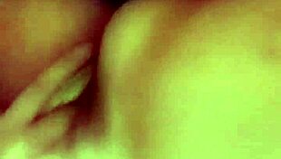 brasileira se masturba de forma intensa