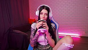 Honey Haze Licks Wet Teen