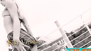 Блондинка MILF Никки Верона наслаждается анальным трио в экстазе с двойным проникновением