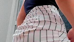 safada cleaning window and showing off to neighbor