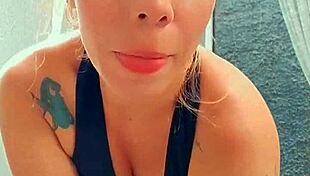 safada cleaning window and showing off to neighbor