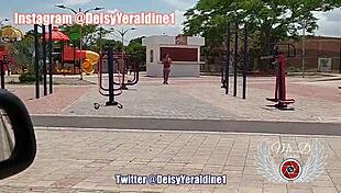 flashing big ass in street near workers