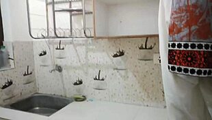 Rijke Vrouw Betaalt Huur Met Haar Strakke Kont Spel