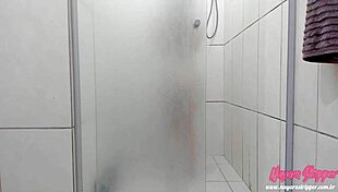 Nayara the blonde amateur enjoys a relaxing bath