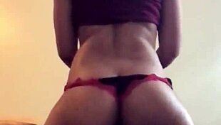 i's shakin' my ebony ass in lingerie