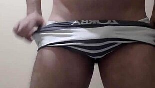 Look at this gay guy's sexy cueca box and big ass