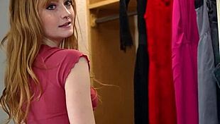 Amber Stark varuje nevlastného brata, aby neskončil v jej lepkavých nohavičkách