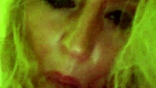 Mature wife gives early morning blowjob in amateur vid