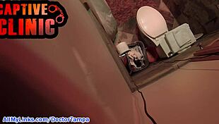 De här nakna bakom kulisserna-bloopers från Jennevives sjukhusfetisch är roliga!