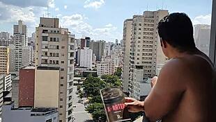 Yuri Gaucho Visits Hetero Friend