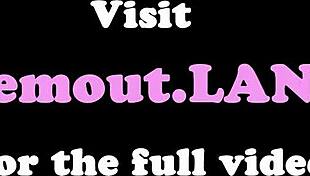 アマチュアレディーボーイが激しくシゴいて爆発的な射精