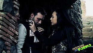 Lara gives blowjob to mini 😏