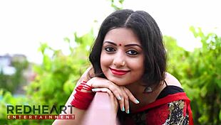 Bhabhi in Saree Reveals Items During Episode 4