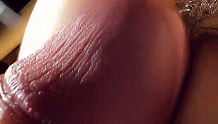 Hey, she smeared her hairy pussy with cum in the garage and pushed it inside! 😈