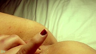 マンコオナニーがクイックな激しいオーガズムにつながる