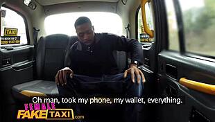 สาวขับแท็กซี่ปลอมโดนควยดำใหญ่ยืดรูตึงๆ ในรถ