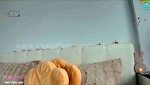 Teen masturbates to orgasm on cam