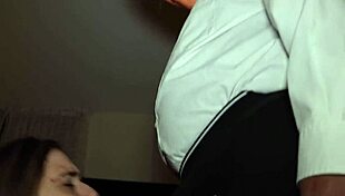 Authentique parodie de sexe avec Donald Trump, pipe et avalage