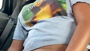 I's watchin' ebony masterbatin' in da car outdoors