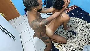 Veio tomar banho acabei comendo muito e o puto gozou com meu pau no cuzinho completo no xvideos red