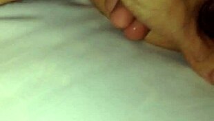 Chatte mouillee in web chat