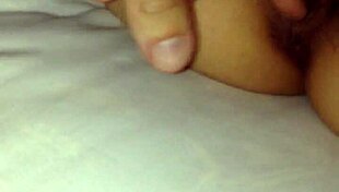 Chatte mouillee in web chat