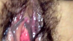 Chatte mouillee in web chat