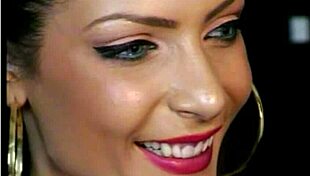 i tease beautiful body on webcam