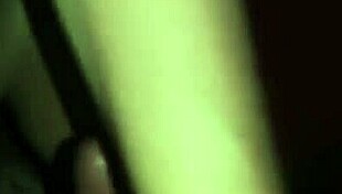 fudendo no escurinho com a minha piranha gostosa, ela geme tanto.