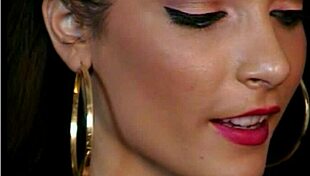 i tease beautiful body on webcam