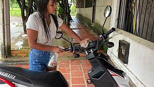 my latina neighbor got hot seeing me wash my bike and i fucked her with dildo 😍