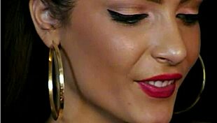 i tease beautiful body on webcam