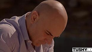 hej, musíš vidieť Lenu Paul rozťahovať široko so svojou kamarátkou a cukrovým otcom v horúcej akcii. chceš sa pridať na túto divokú jazdu?