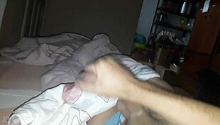 Gusta Bartoo enjoys a relaxing hand session