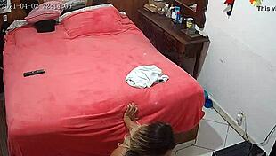 O Que Minha Esposa Faz Sozinha em Casa?