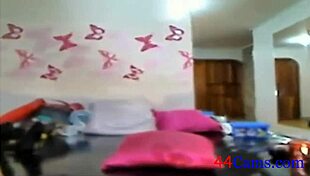 Amateur MILF MASTURBATES on WEBCAM by 44cams com